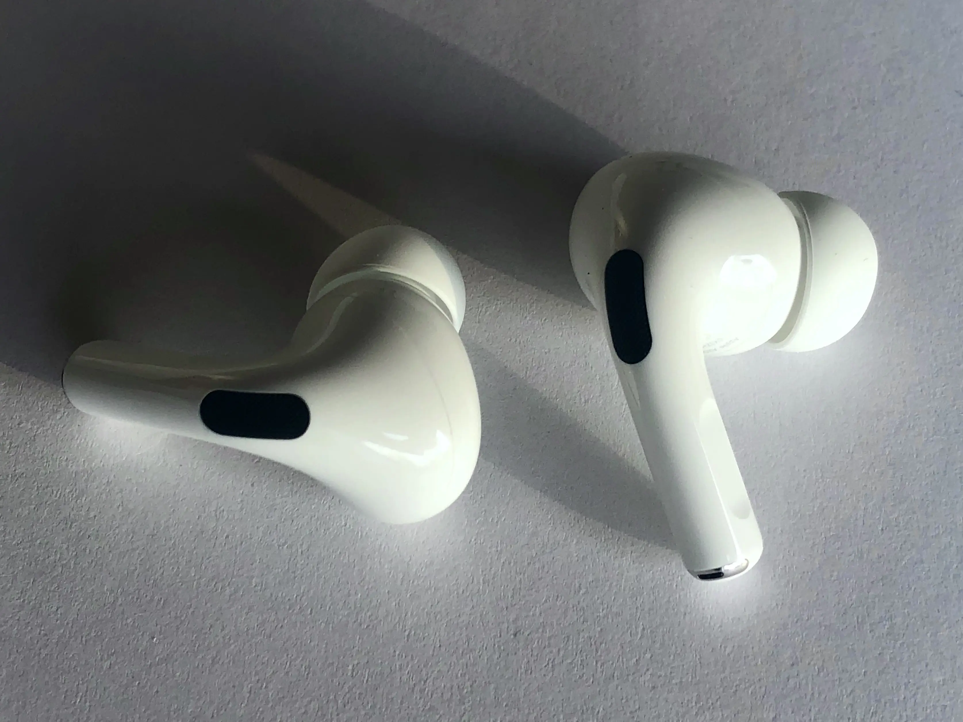 AirPods Sound Bad on Windows Calls? Compare the Microphones